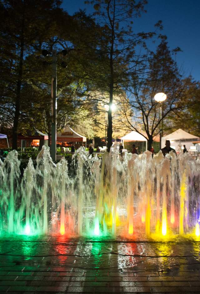 路易斯安那州立大学艺术博物馆展出的彩色喷泉
