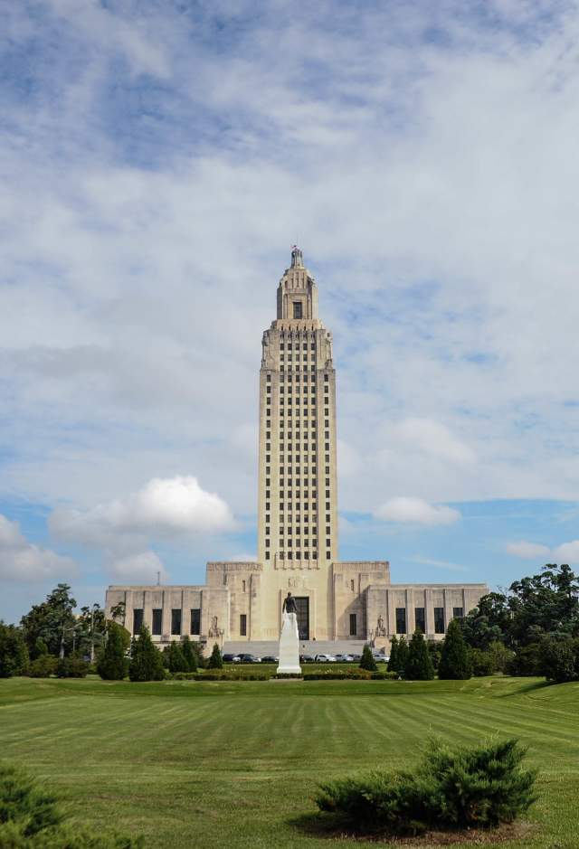 路易斯安那州议会大厦和庭院