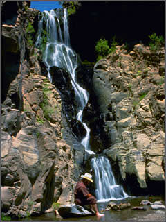 班迪勒国家纪念碑的瀑布