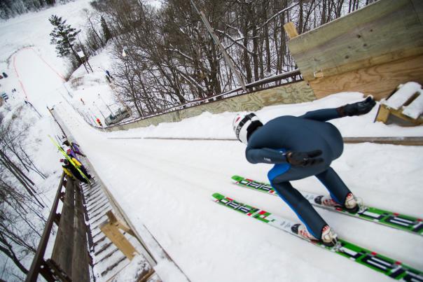 密歇根州伊什佩明自杀碗跳台滑雪锦标赛.