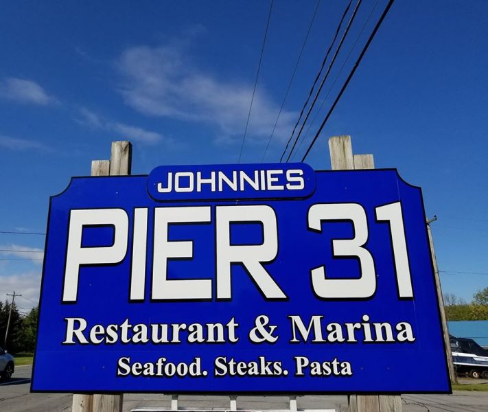 Johnnie’s Pier 31 Restaurant & Marina