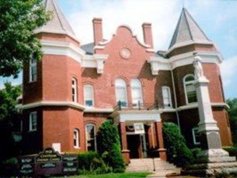 Historic 1908 Grayson County Courthouse