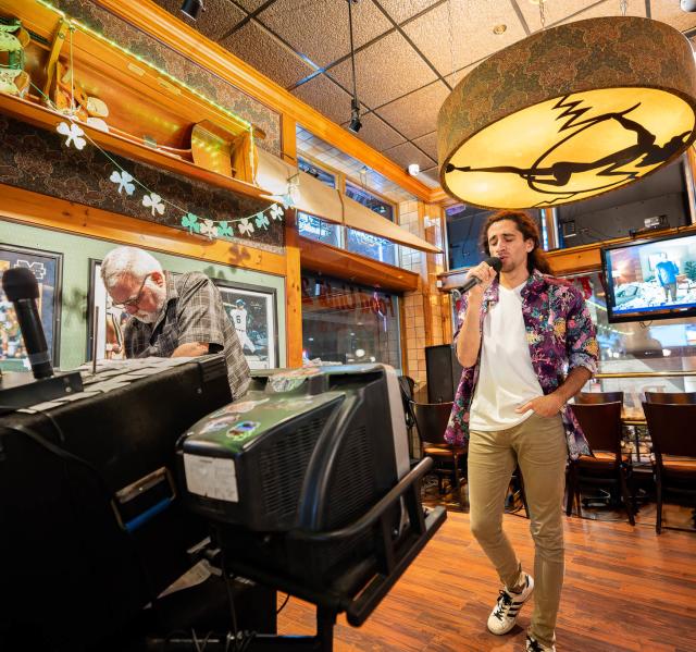 Karaoke @ Z's Bar & Restaurant - Grand Rapids MI, 49503
