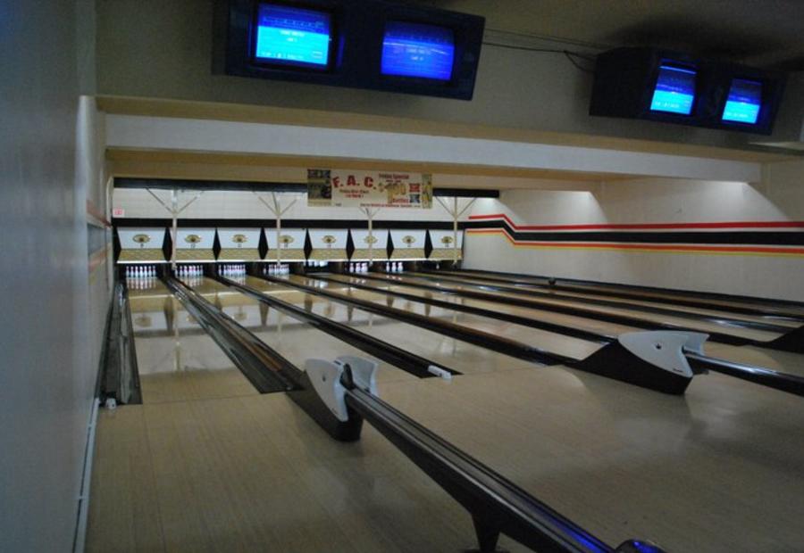 Bowling lanes at Wenger's Bowl in Grand Rapids