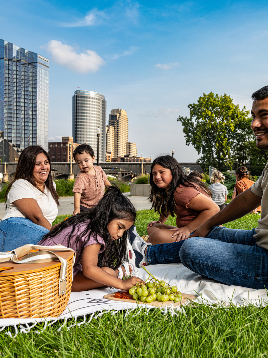Family picnic at Ah-Nab-Awen Park