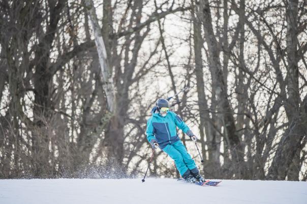 Man skiing.