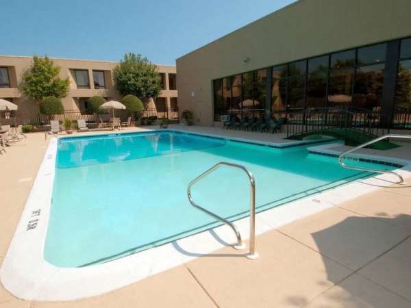 Featured image of post Clarion Inn Asheville Airport Parking