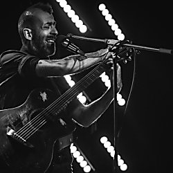 Jon Gomm