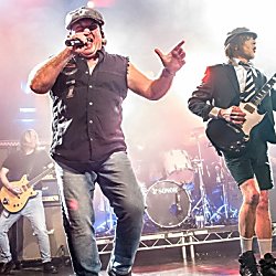 Live/Wire: The AC/DC Show