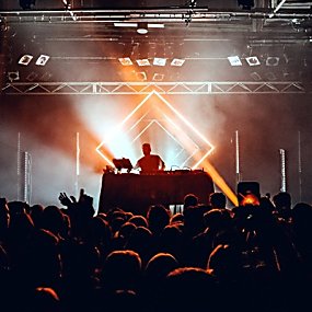 Countryroads - A Live DJ Playing The Best Of Country Genre