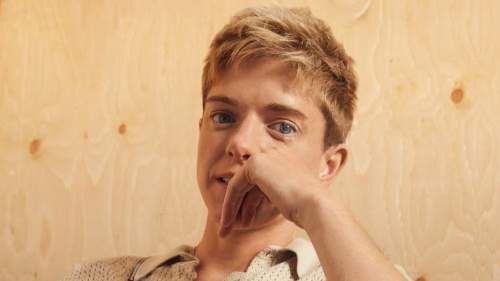 Mae Martin: The Possum