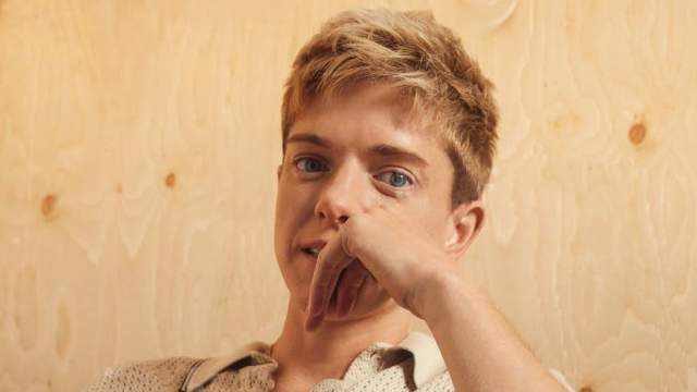 Mae Martin: The Possum