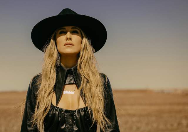 Lainey Wilson: Whirlwind World Tour