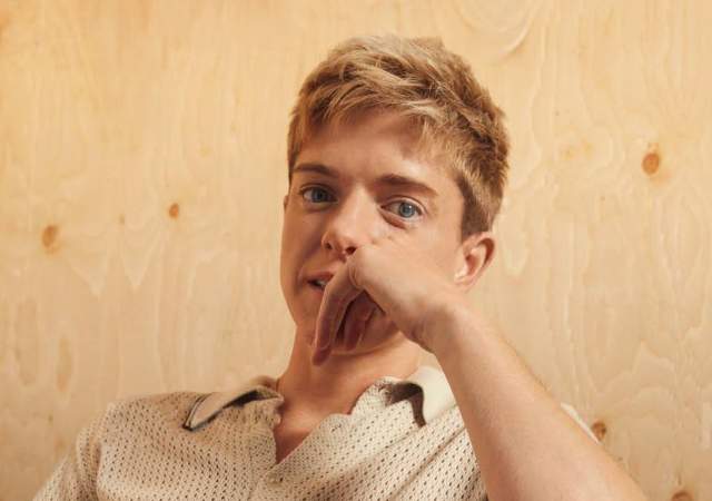 Mae Martin: The Possum