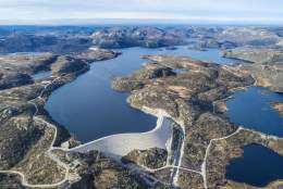 Stone-filled dams at Skjerkevatn