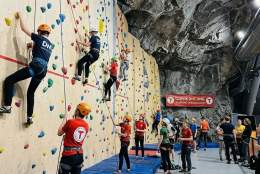 Høyt og lavt i Fjellhallen - Gratis innendørsklatring