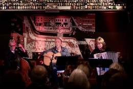 Agora Humbar: I syvende himmel! Johnsens Viseverksted