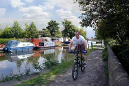Maghull to Aintree Leeds-Liverpool Canal Walk or Cycle
