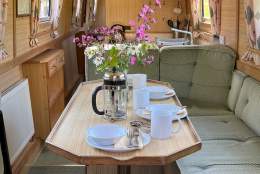 Farncombe Boat House - Narrowboat Holiday Hire