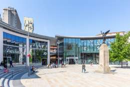 Shopping in Woking - Victoria Place