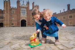 Easter Lindt GOLD BUNNY Hunt | Hampton Court Palace