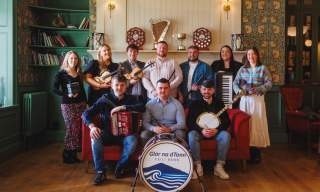 Sets Céilí with the Glor Na dTonn Ceílí Band