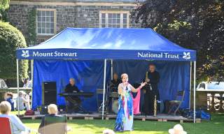 Music on the Lawn Sessions - Caroline Brown