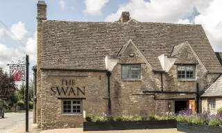 The Swan Ascott under Wychwood