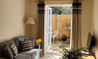 Owl’s Roost (Earnshaw Escapes)