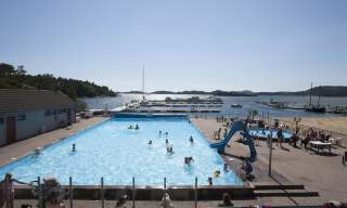 Oppvarmet svømmebasseng på Åros Feriesenter