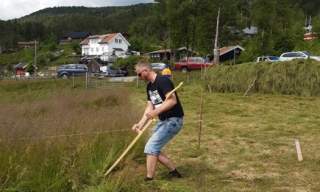 Ljå- og veteranfestival på Eikerapen