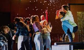 FESTEN – en danseforestilling for, av og med ungdom