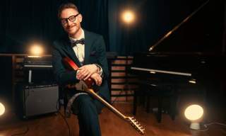 «An American Holiday» med Adam Douglas