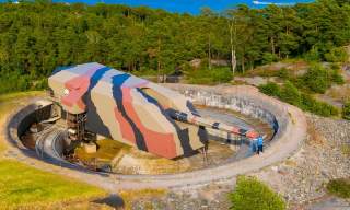 See the start-up and operation of the 337-ton cannon at Kristiansand kanonmuseum