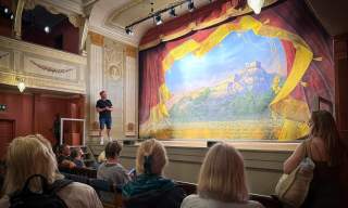 Gratis omvisning i historiske Fredrikshalds Teater