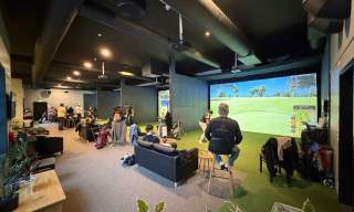 Skjeberg golfklubb - innendørs golfsimulator