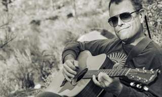 Ned Clark spiller country og blues