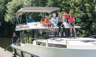 Le Boat on the River Thames - The Royal Cruise
