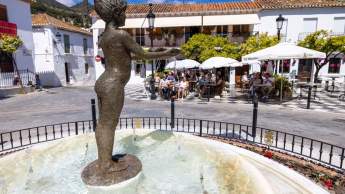 Escultura La Niña de Benalmádena