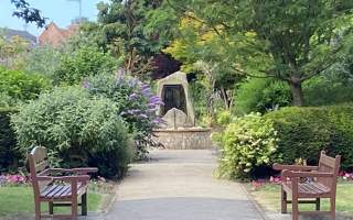 A walk taking in the quiet gardens of Beverley
