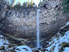 Watson Falls Trailhead & Parking