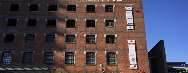 Outdoor scavenger hunt - The Case of Colombia's Finest