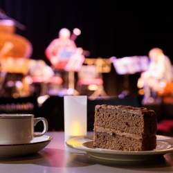 Cake & Classical Music Edwin Paling and Tom Kimmance – violin and piano.