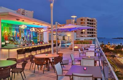 Art Ovation Rooftop Bar