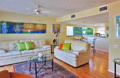 Anna Maria island Bird's Nest vacation apartments living room