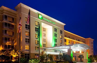 Holiday Inn & Suites