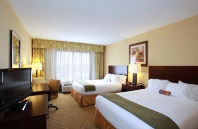2 Double Queen Guestroom