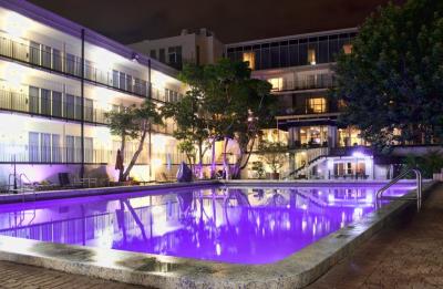 Magnuson Grand Conference Hotel Night