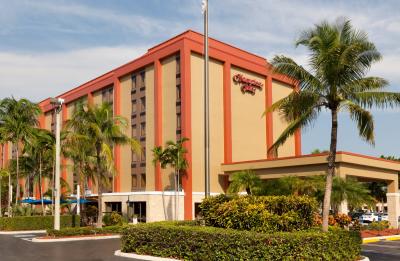 Located 5 miles from Miami International Airport with a daily free airport shuttle