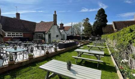The Three Horseshoes